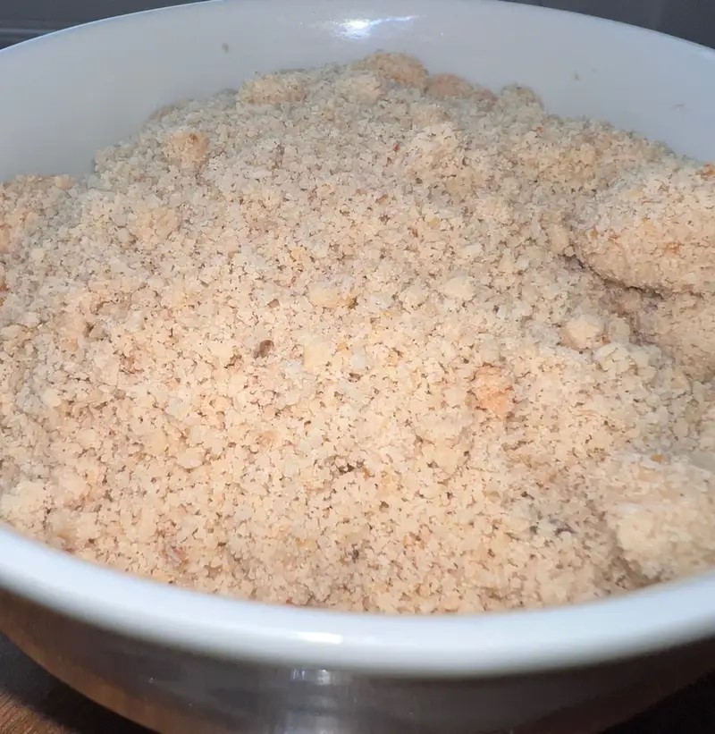 ground- egusi-in-a-white-bowl 