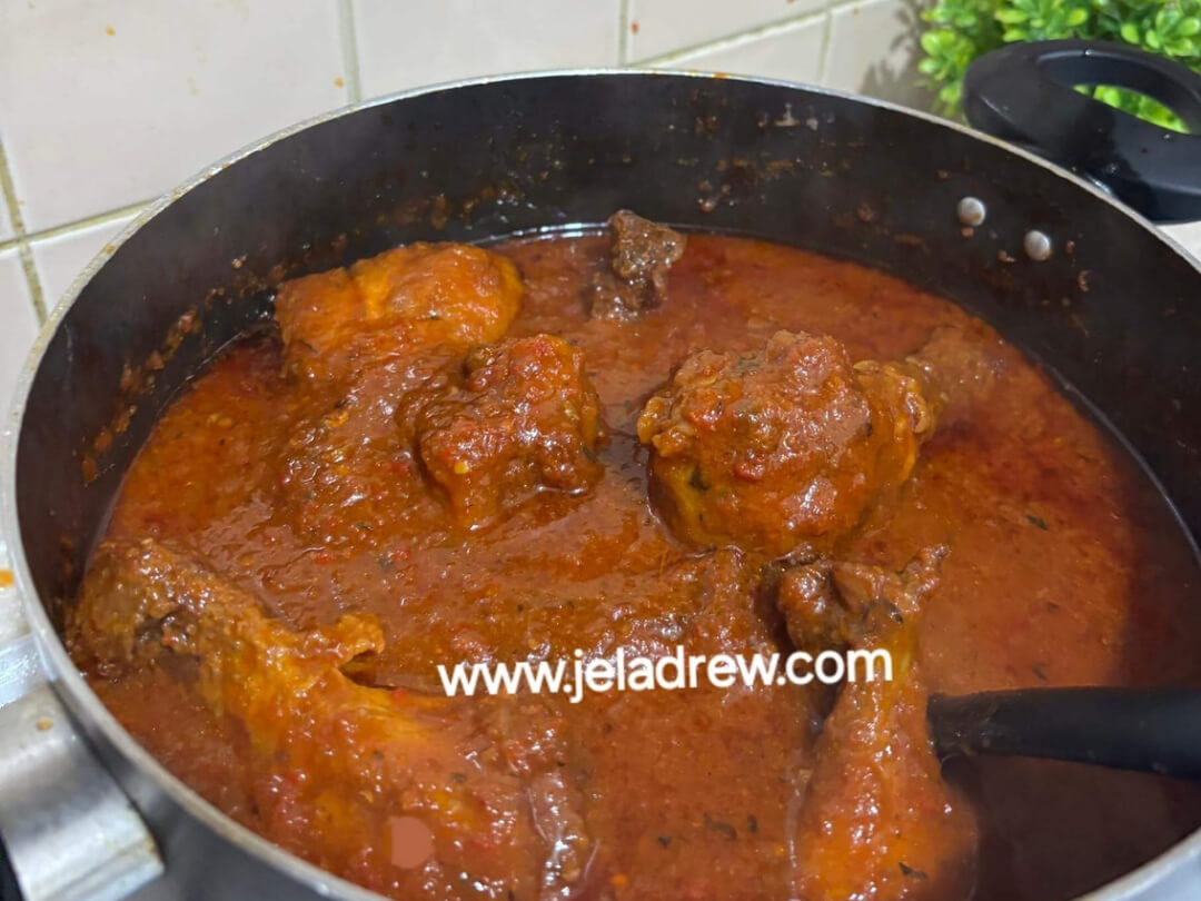A-pot-of--chicken-and-fish-stew