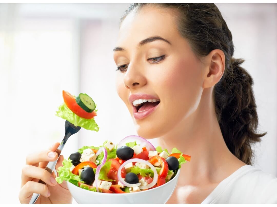 Eating-fruits-and-vegetables-after-delivery-care-for-mothers