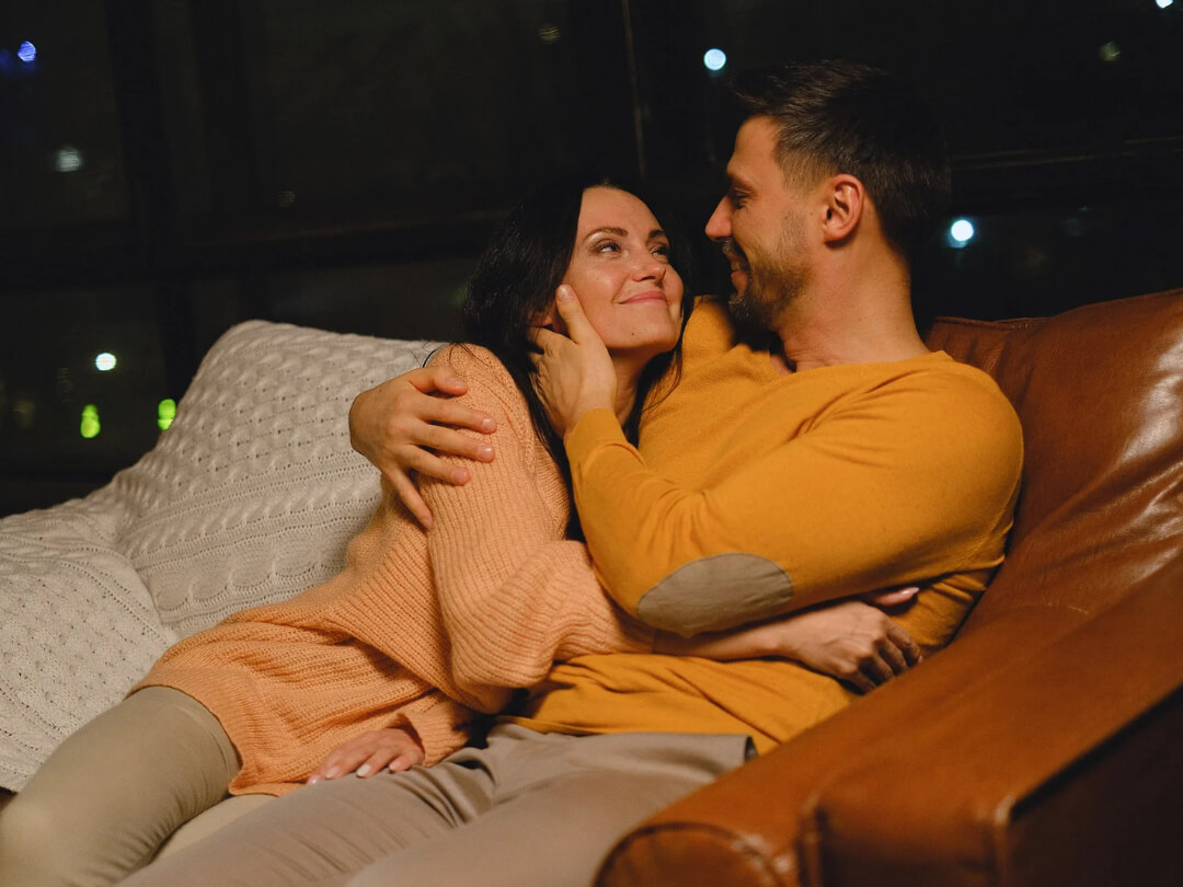  Couple-wrapped-in-each-other’s-arms-symbolizing-love-and-closeness.