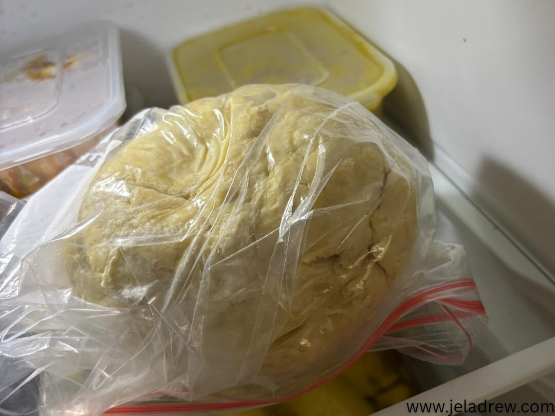 Dough-in-refregerator-for-30-minutes