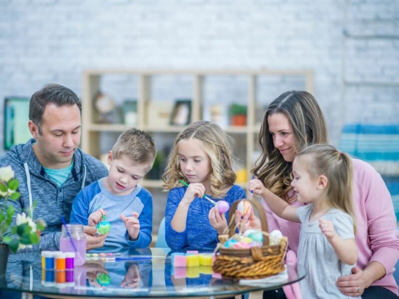 family-team-building-activities-near-me-featured-image