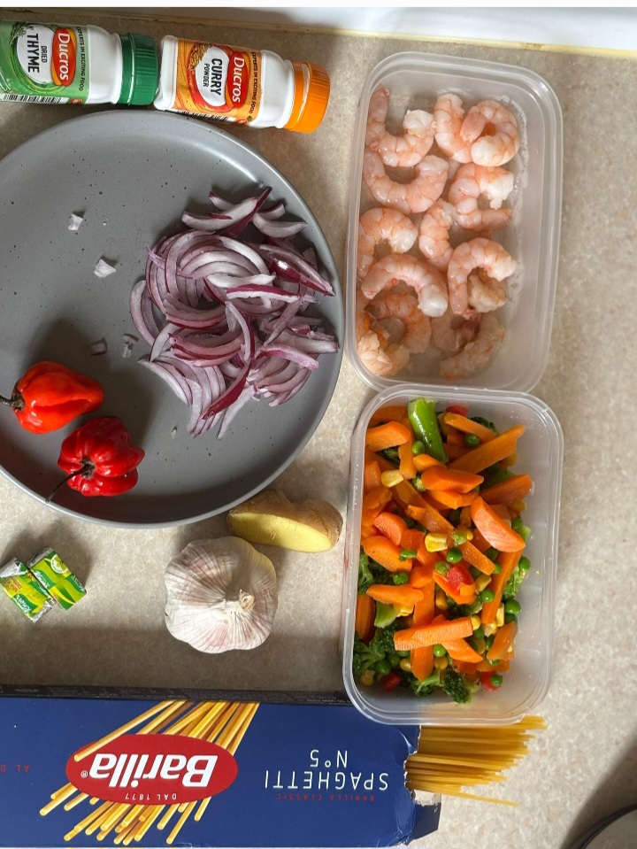 Ingredients-for-shrimps-stirfry-pasta