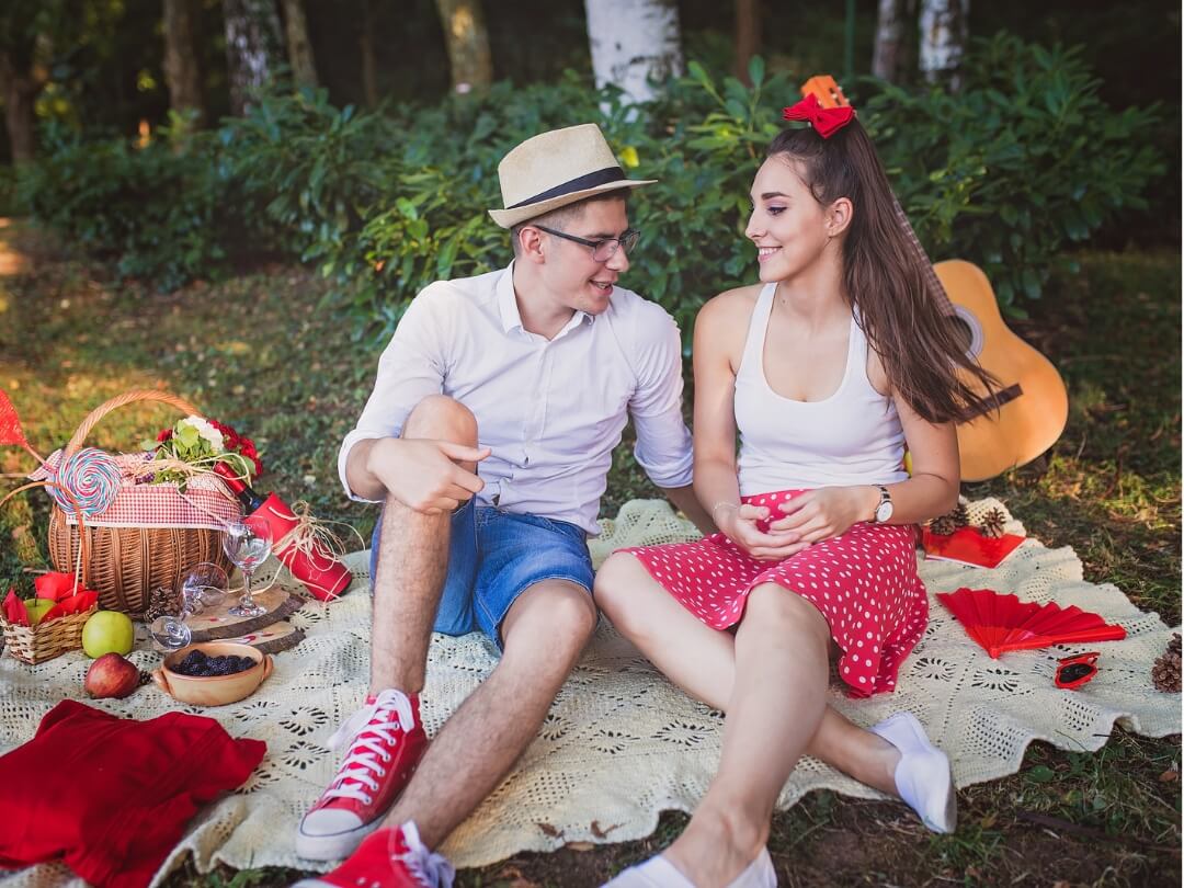 Surprise-picnic-and-your-spouse-favorite-treat-at-your-backyard