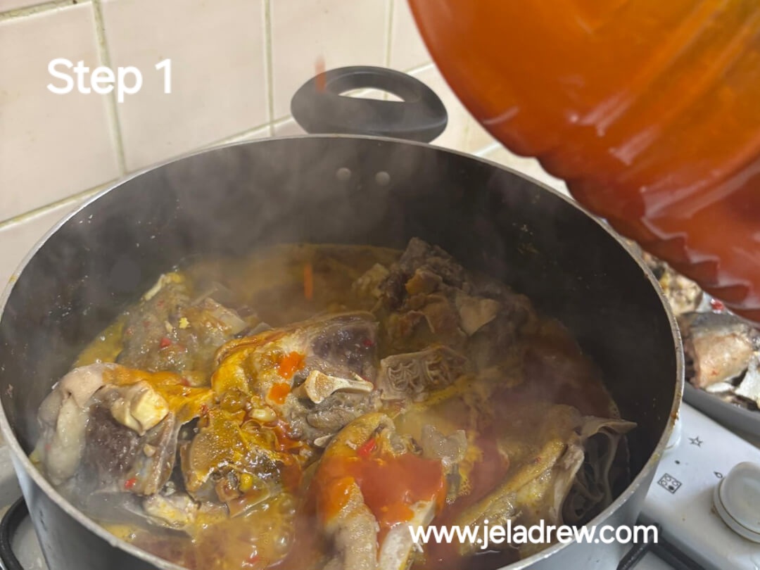 A-pot-of-boiling-water-filled-with-meat-and-fish-oil-being-added-as-the-base-preparation-for-cooking-okro-and-uziza-soup