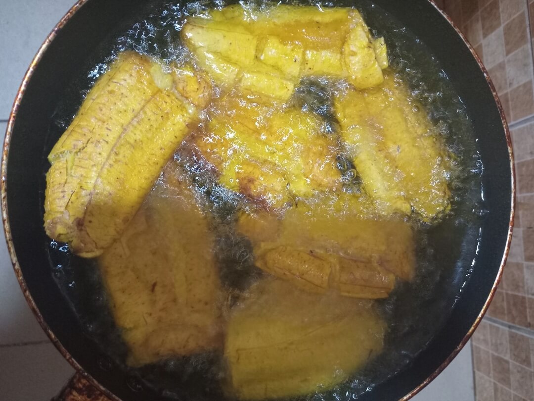 Pressed-Plantain-into-the-pan-for-frying 