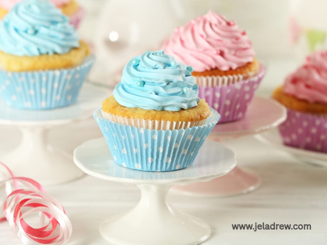 Themed-cupcakes-stand