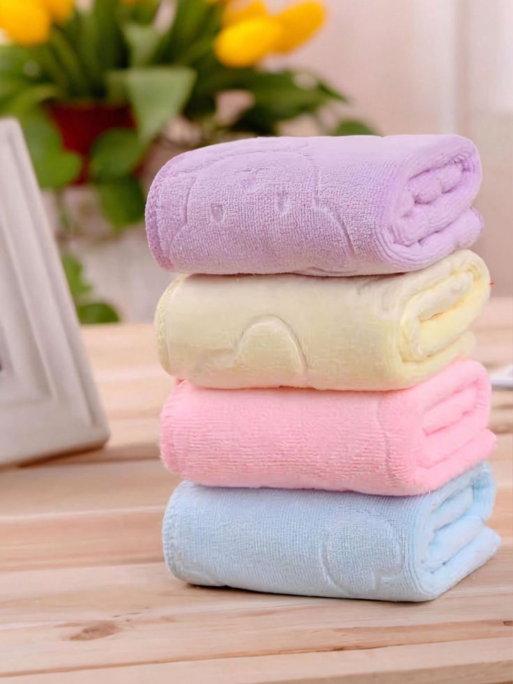 Folded-cute-hand-towels-15-cute-makeup-vanity-decor-ideas