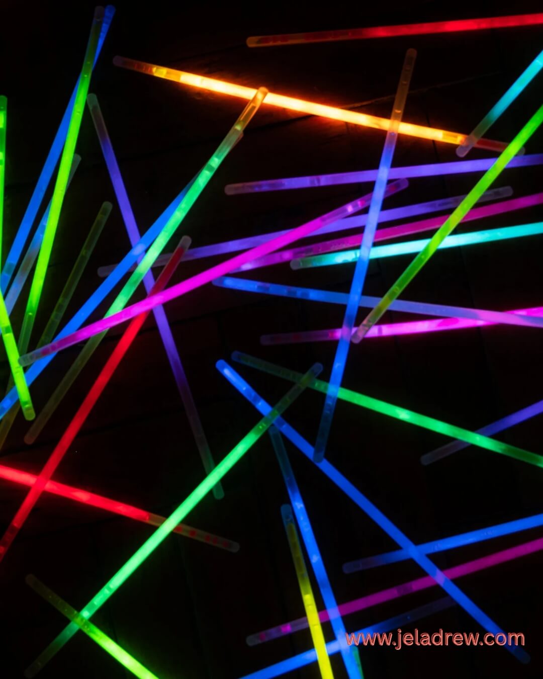 Glow-Stick-15-fun-backyard-games