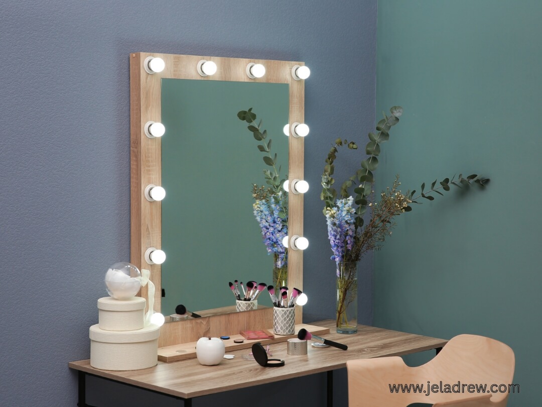 Mirror-light-15-cute-makeup-vanity-decor-ideas