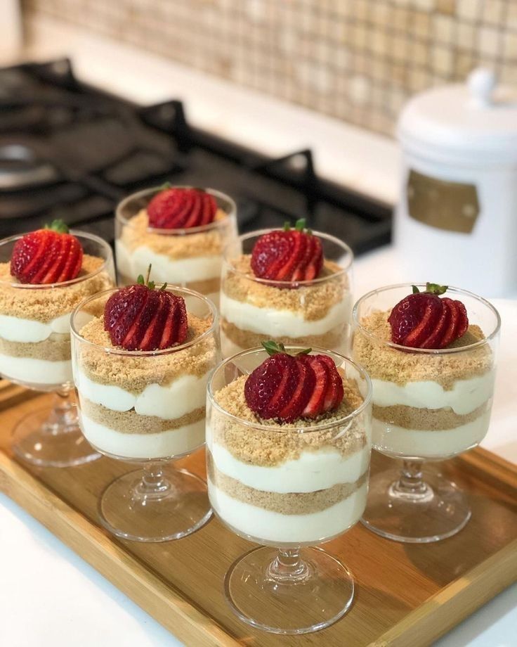 Mini-cheese-cake-cup-easy-Christmas-desserts