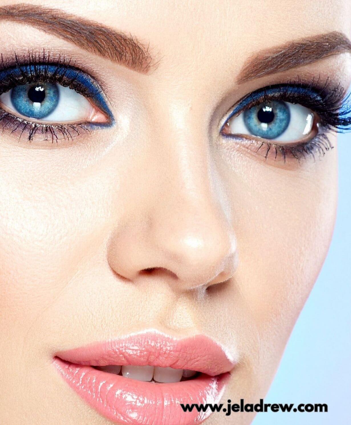 Pop-blue-eye-shadow