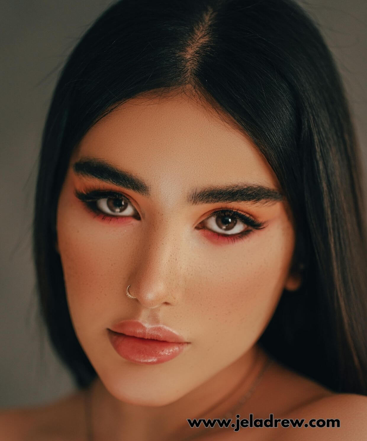 Bronzed-romance-stunning-make-up-trends 