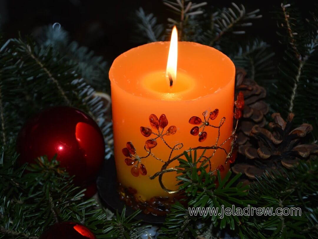 greenery-pinecones-candle-in-the-middle