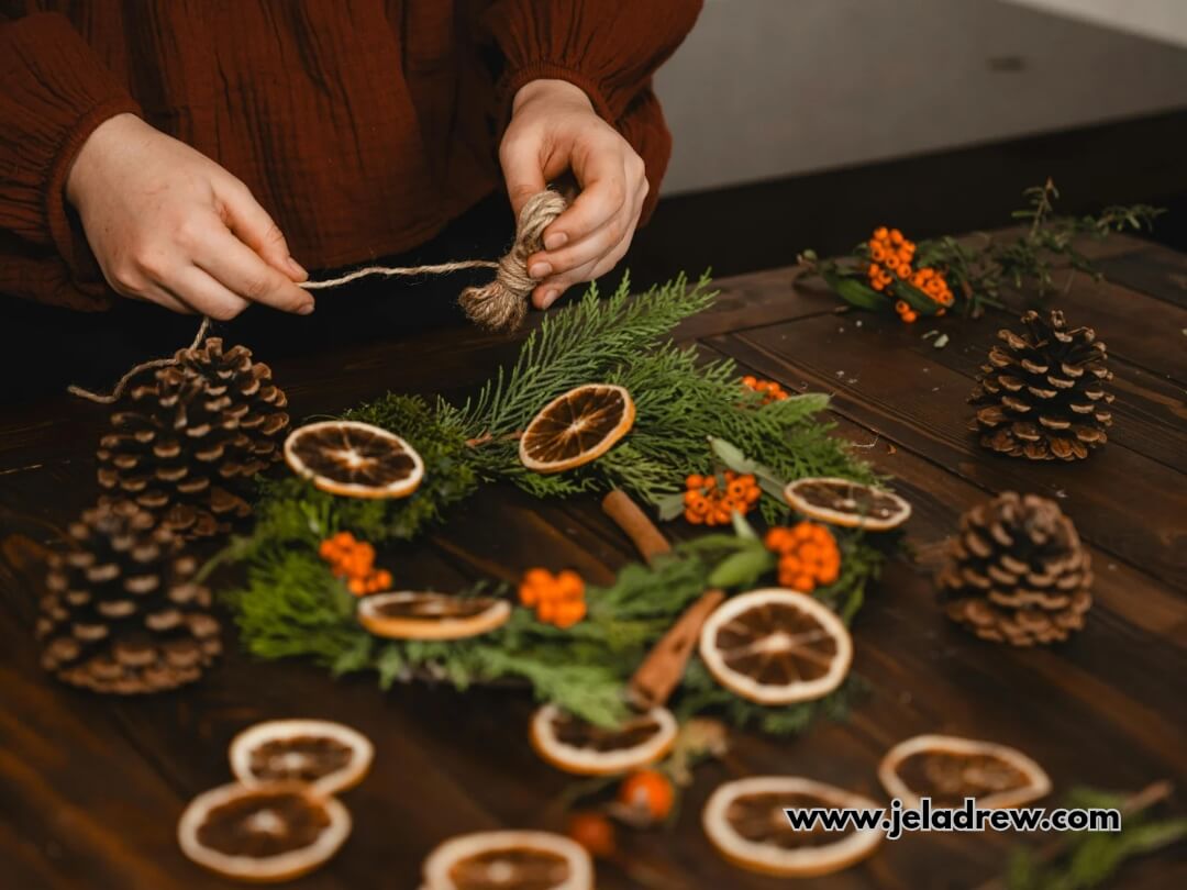 DIY-garland-affordable-Christmas-living-room-decor