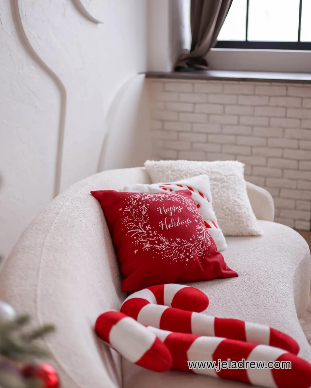 Seasonal-throw-pillows-on-the-couch 