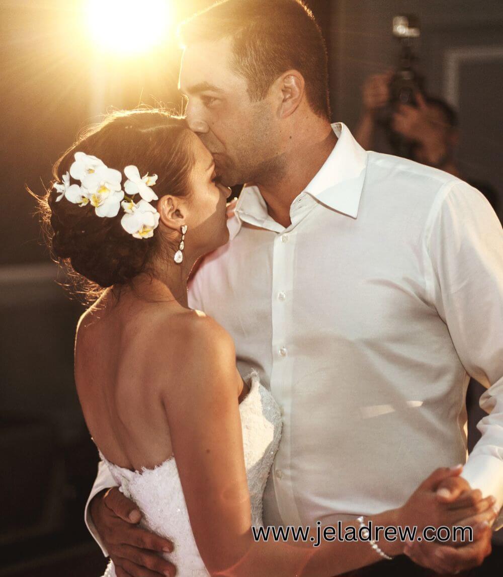 Romantic-couple-in-white-and-neutral-Valentine’s-Day-outfits