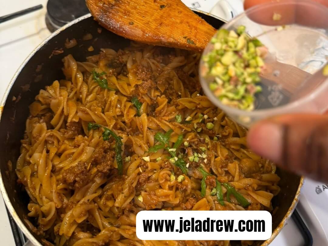 one-pot-herbed-beef-ragu-pasta-featured-image
