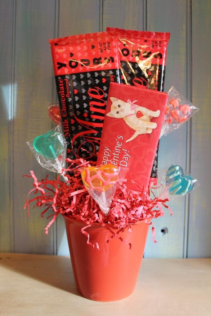 Sweet-cup-Red-Valentines-candy-bouquet-with-chocolates-and-lolli-pops-she’ll-love