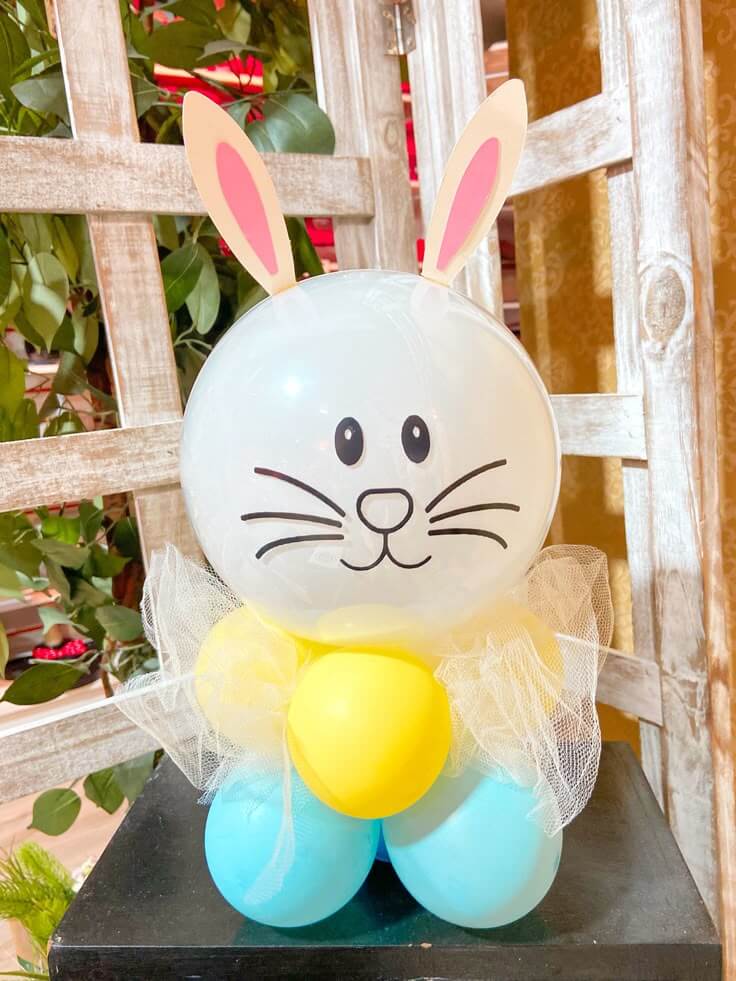 DIY-balloon-bunny-decoration-with-pastel-balloons