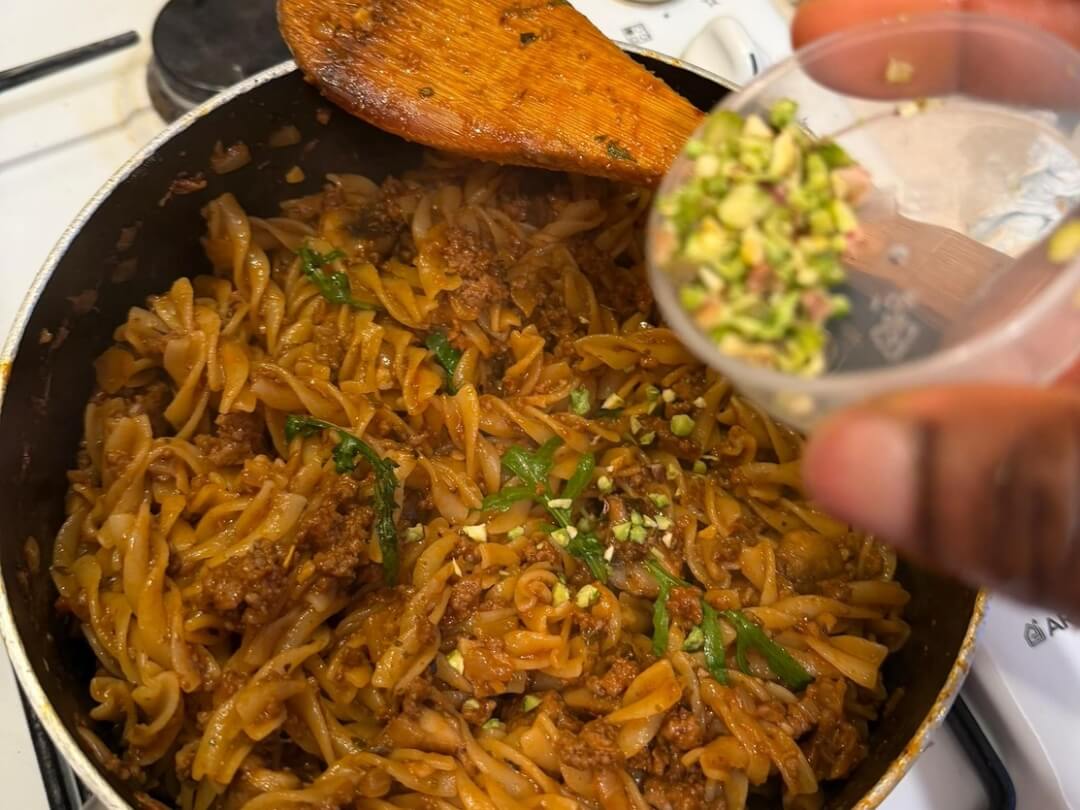 Ragu-pasta-in-a-pan-20-easy-crock-pot-recipes-for-busy-families