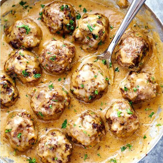 Swedish-meat-balls-in-creamy-gravy-garnished-with-parsley-crock-pot-recipes-