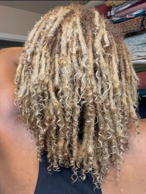 Bold-and-Beautiful-Loc-Colors-for-a-Summer-Glow