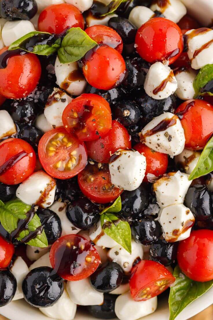 Caprese-style-salad-with-cherry-tomatoes-mozzarella-balls-and-balsamic-glaze