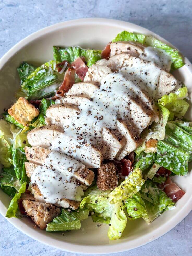 Grilled-chicken-breast-salad-with-creamy-dressing-and-lettuce