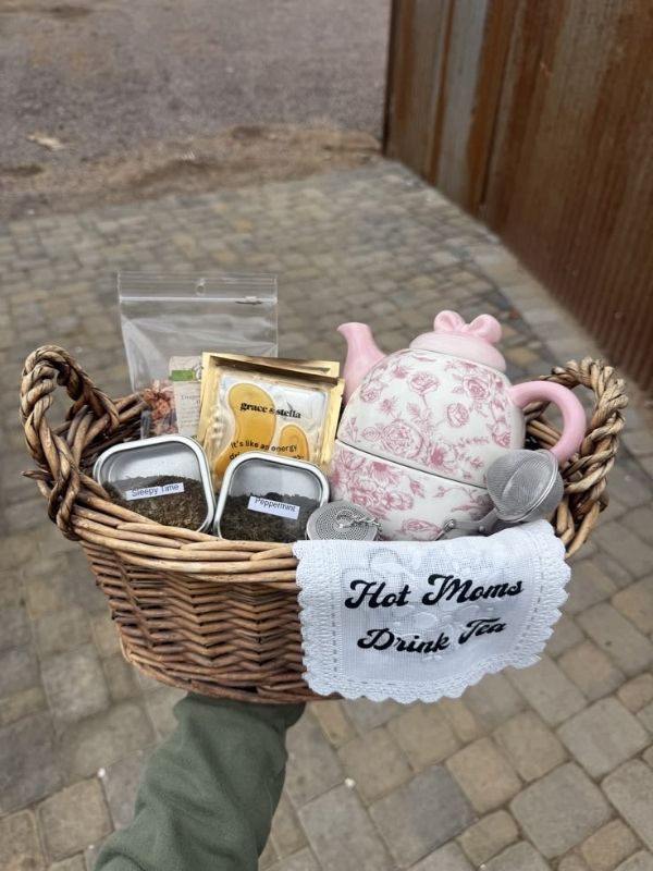 Unique-Mother’s-Day-Gift-Baskets-to-Surprise-Her