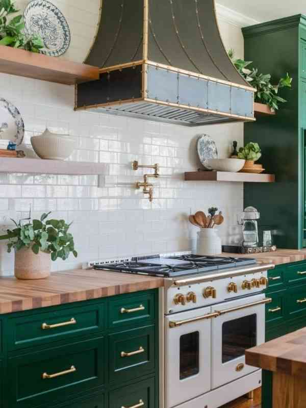 Beautiful-Wooden-Range-Hood-Ideas