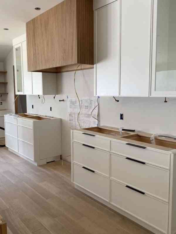 Beautiful-Wooden-Range-Hood-Ideas