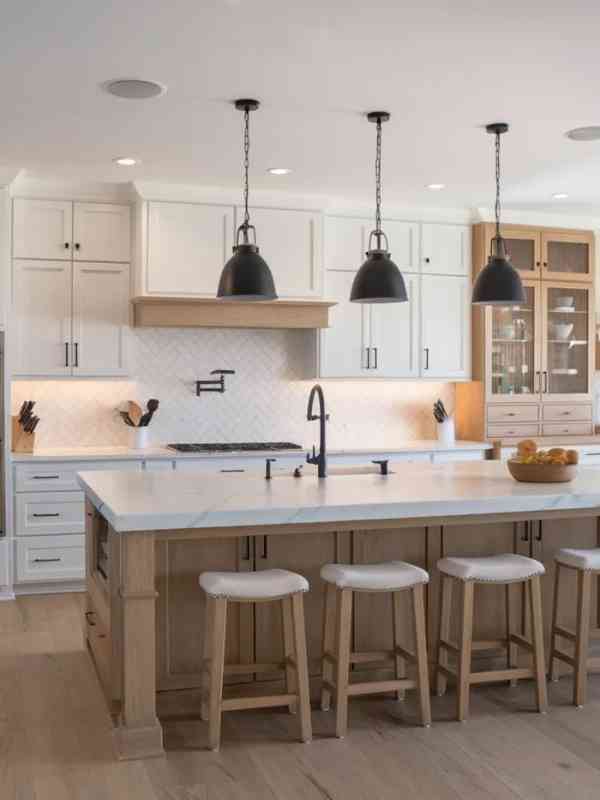 Beautiful-Wooden-Range-Hood-Ideas