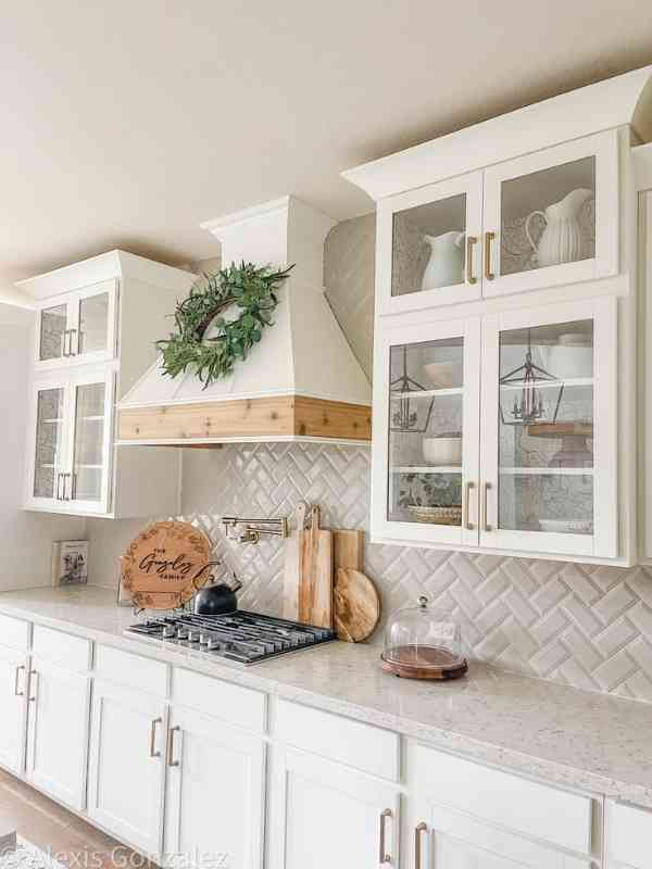Beautiful-Wooden-Range-Hood-Ideas
