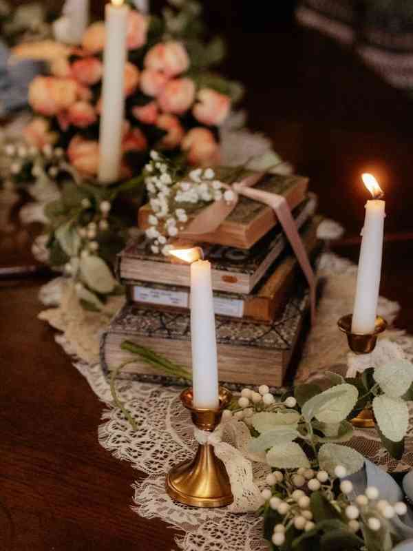 Creative-Book-Centerpiece-Ideas-for-Weddings