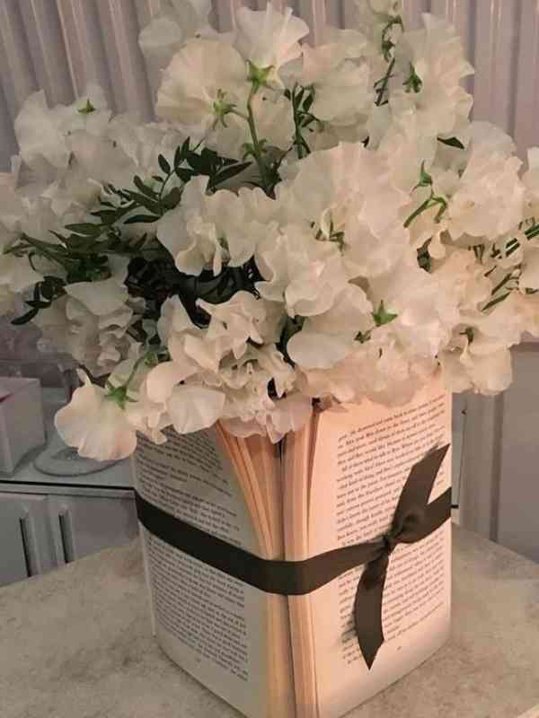 Creative-Book-Centerpiece-Ideas-for-Weddings