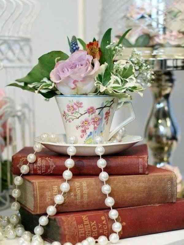 Creative-Book-Centerpiece-Ideas-for-Weddings