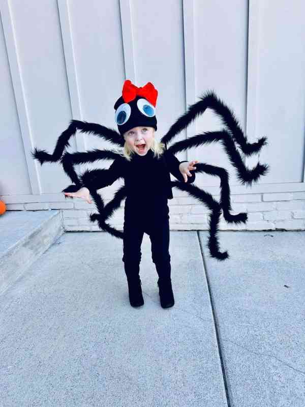 Cute-Halloween-Costume-Ideas-For-Couples-And-Kids