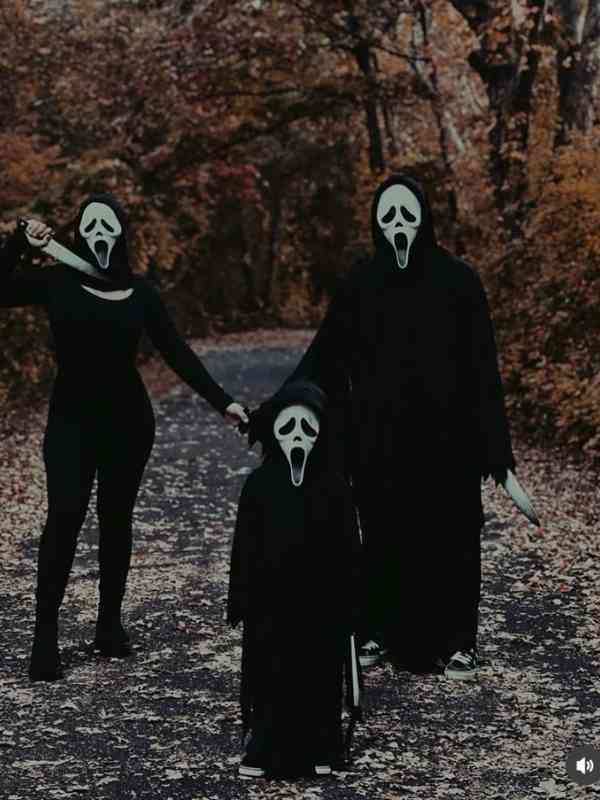 Cute-Halloween-Costume-Ideas-For-Couples-And-Kids