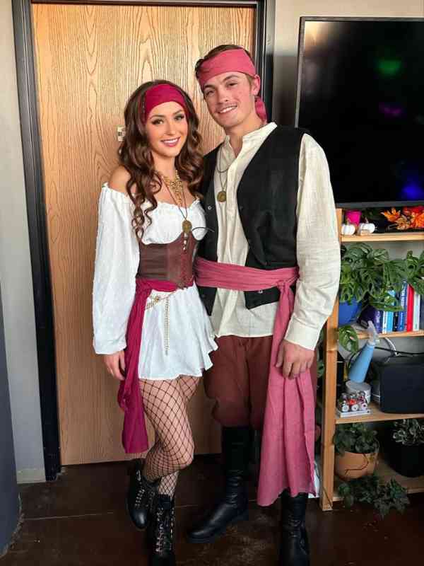Cute-Halloween-Costume-Ideas-For-Couples-And-Kids