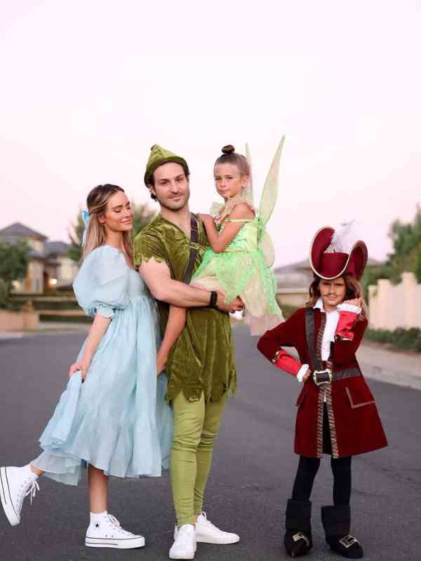 Cute-Halloween-Costume-Ideas-For-Couples-And-Kids