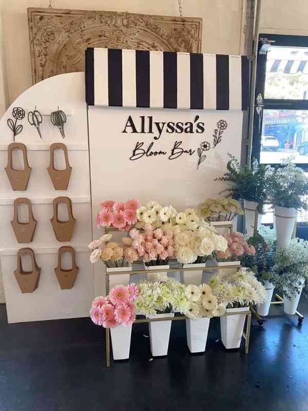 Stunning-DIY-Flower-Bar-Ideas-for-Weddings