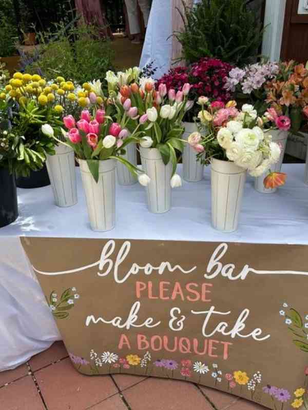 Stunning-DIY-Flower-Bar-Ideas-for-Weddings