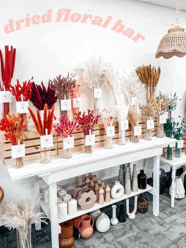 Stunning-DIY-Flower-Bar-Ideas-for-Weddings