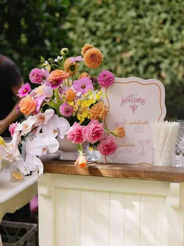 Stunning-DIY-Flower-Bar-Ideas-for-Weddings