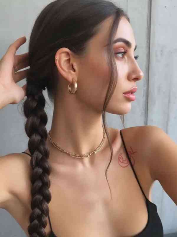 Cute-Beach-Hairstyles-for-an-Effortless-Vacation
