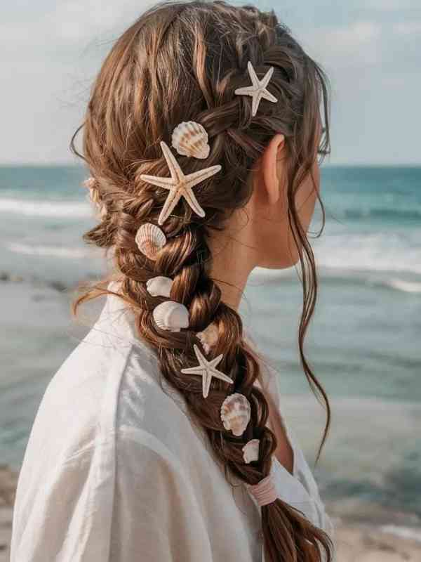 Cute-Beach-Hairstyles-for-an-Effortless-Vacation