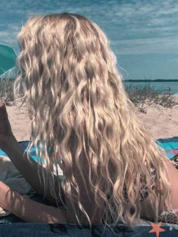 Cute-Beach-Hairstyles-for-an-Effortless-Vacation
