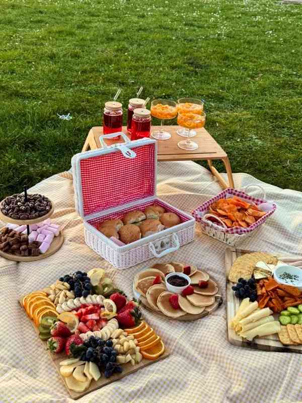 Cute-Spring-Picnic-Ideas-for-a-Romantic