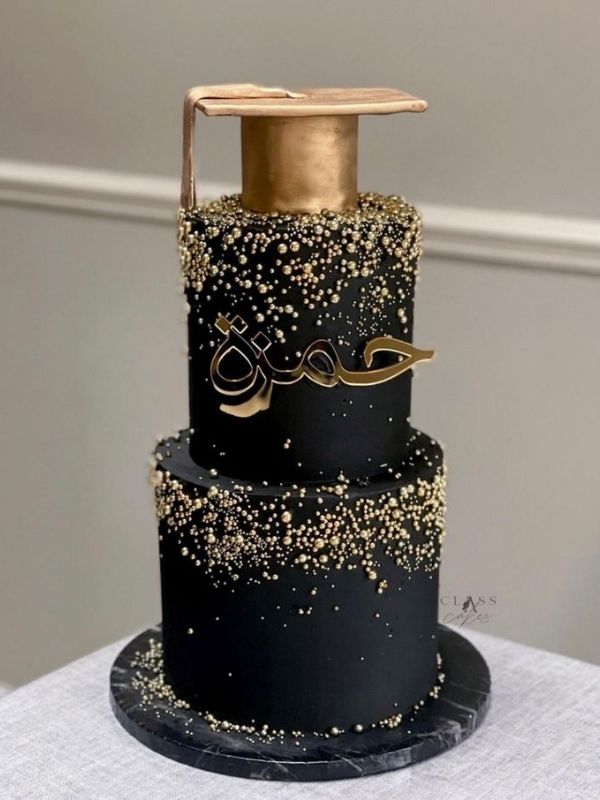 Elegant-Black-and-Gold-Graduation-Cake-Ideas